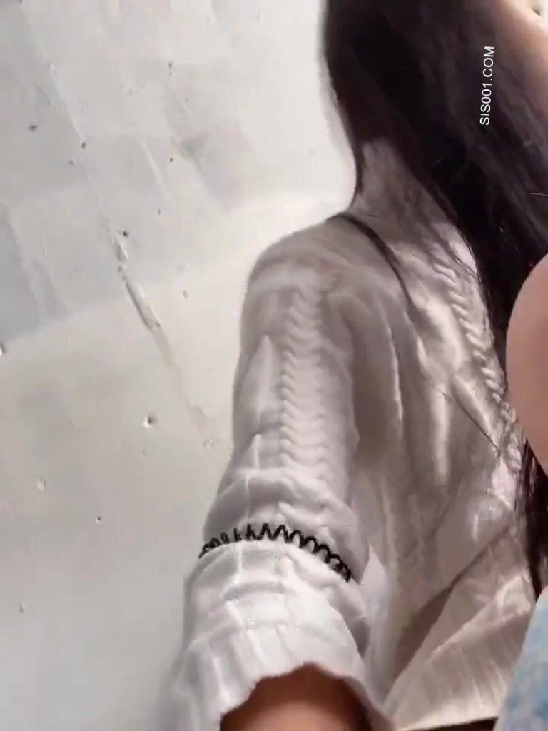 逼脸同框 小姐姐在简陋房间里揉逼紫薇 慢慢的张开了大口 需要哥哥的大棒插入