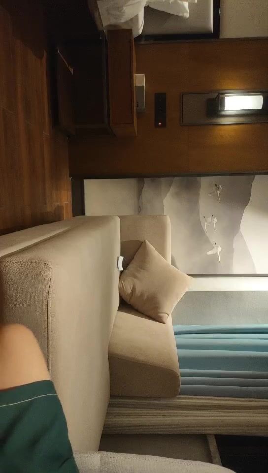 【無水印原版---新片速遞】2022.5.9，【秘密的咪咪】，首场探花，重金约大圈头牌小仙女，神似刘浩存，近景舔逼抠穴